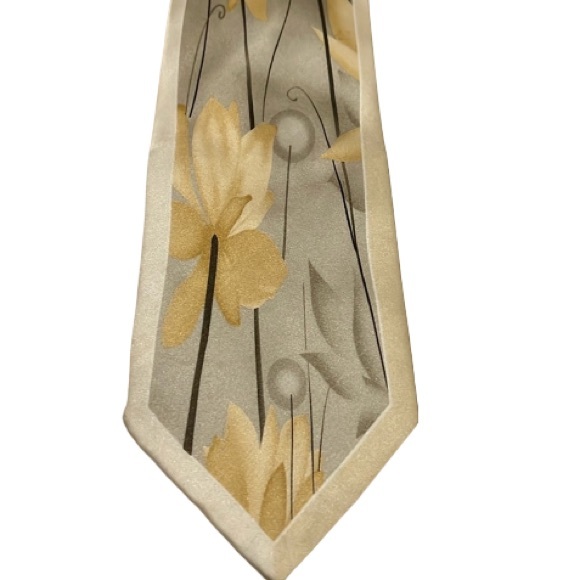 Stacy Adams Other - Stacy Adams 100% Silk Cream and Gold Elegant Tie